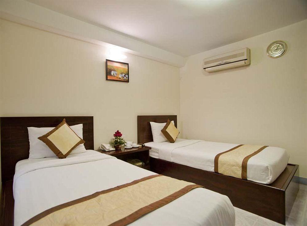 Oyo 438 Small Bay Hotel Cidade de Ho Chi Minh Exterior foto
