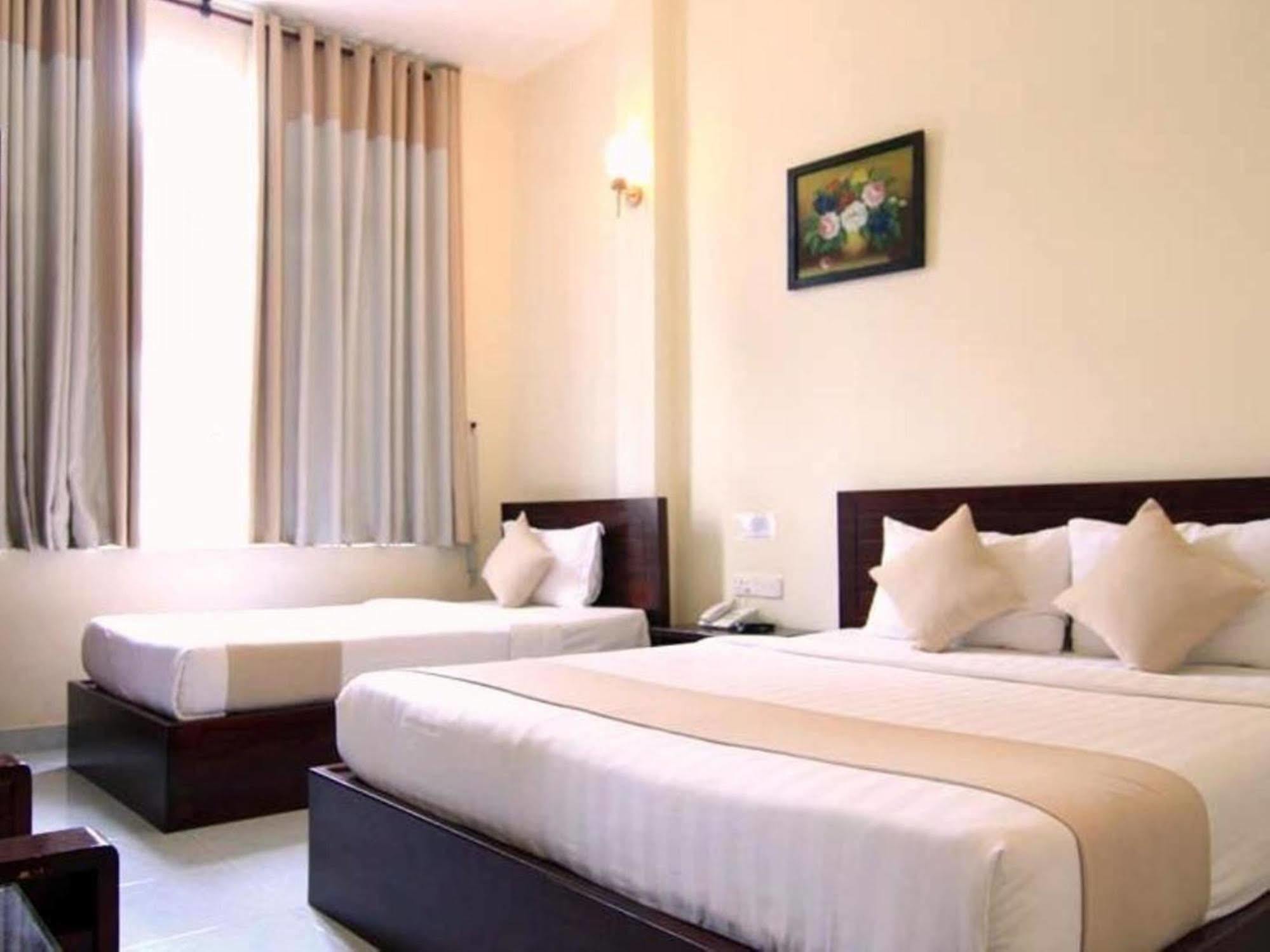 Oyo 438 Small Bay Hotel Cidade de Ho Chi Minh Exterior foto