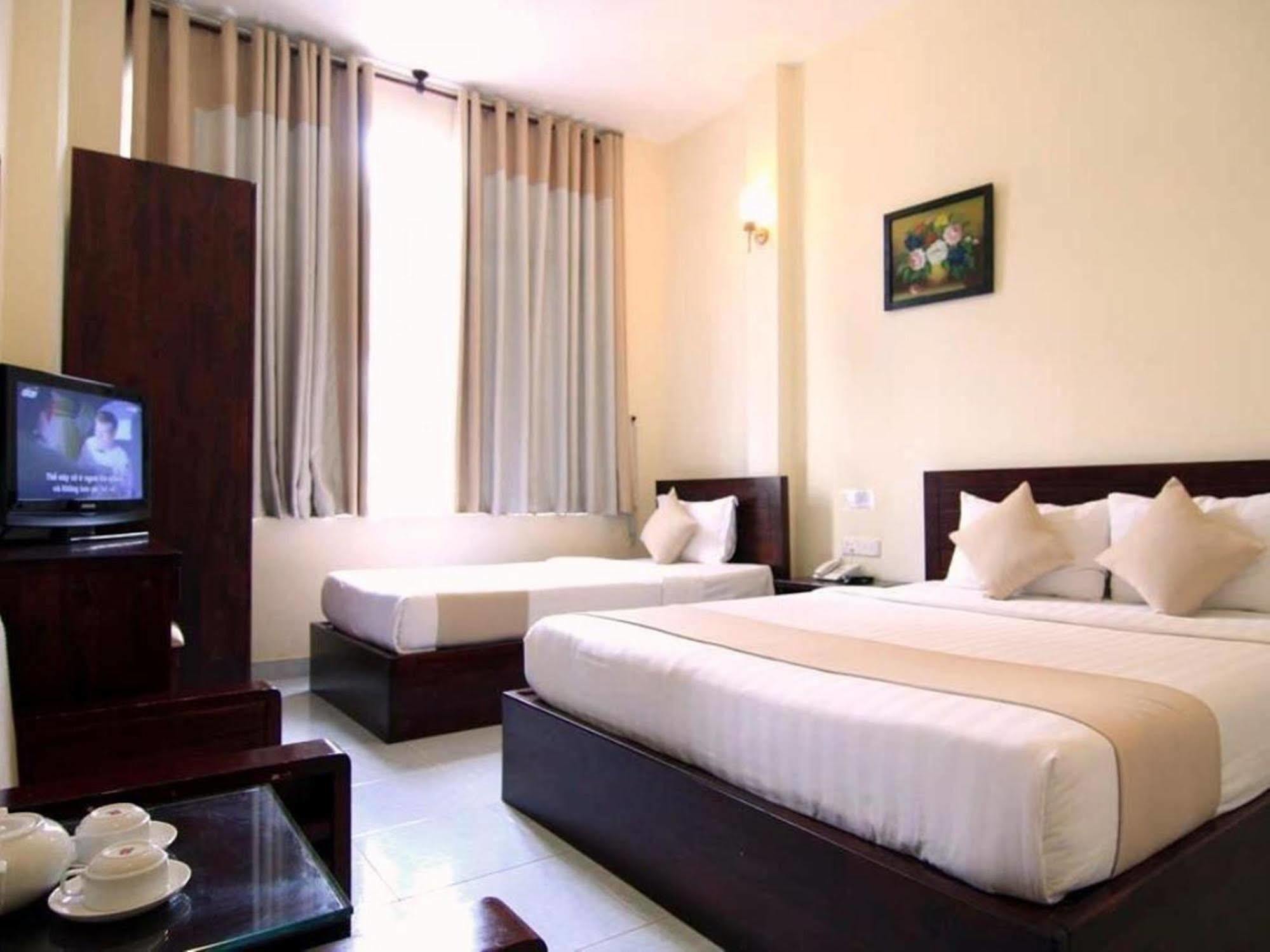 Oyo 438 Small Bay Hotel Cidade de Ho Chi Minh Exterior foto