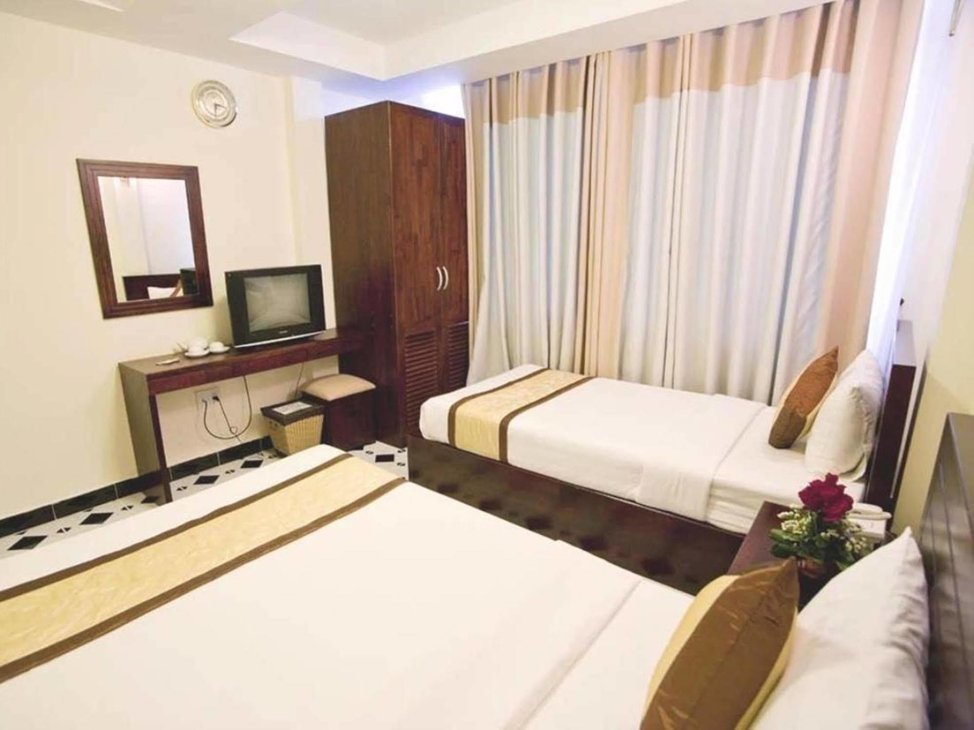 Oyo 438 Small Bay Hotel Cidade de Ho Chi Minh Exterior foto