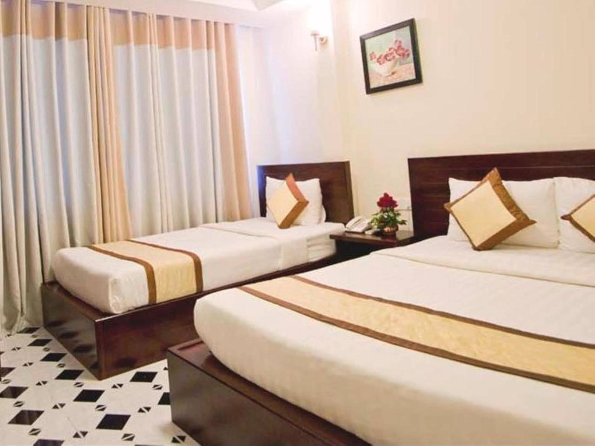 Oyo 438 Small Bay Hotel Cidade de Ho Chi Minh Exterior foto
