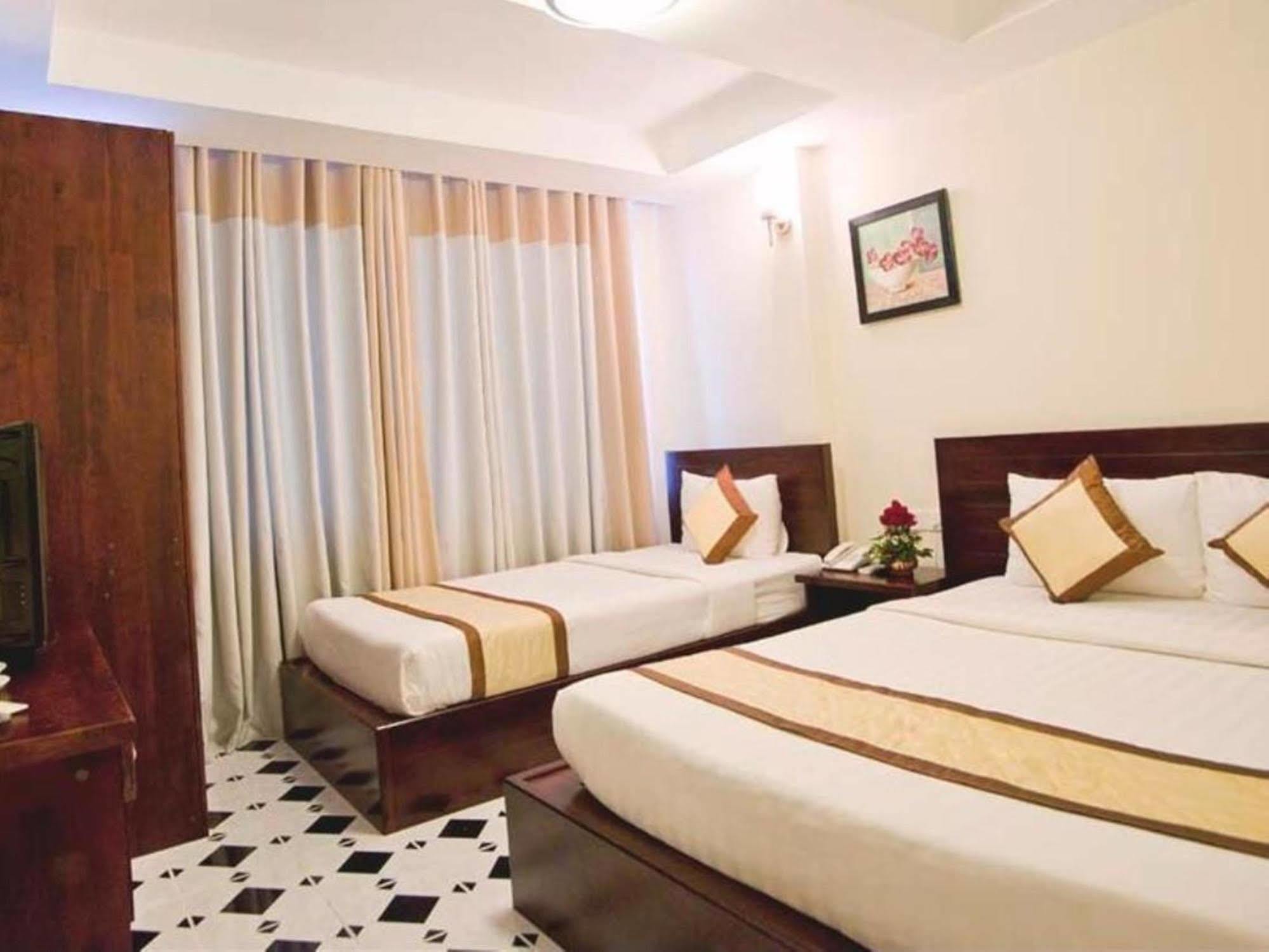 Oyo 438 Small Bay Hotel Cidade de Ho Chi Minh Exterior foto