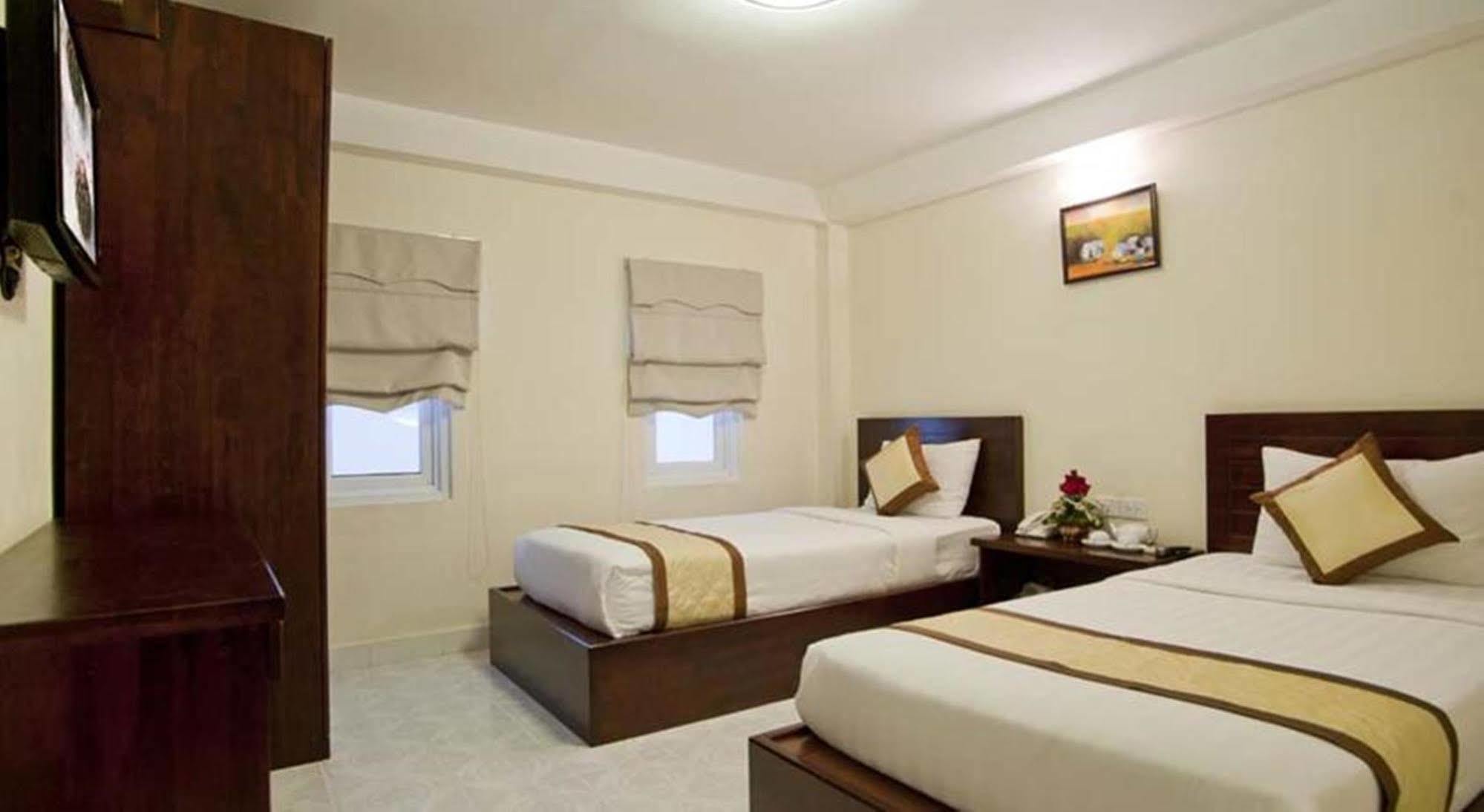 Oyo 438 Small Bay Hotel Cidade de Ho Chi Minh Exterior foto