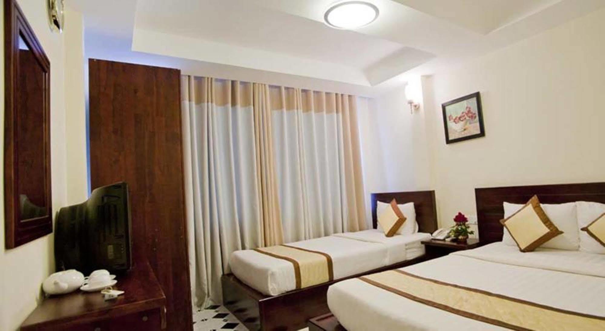Oyo 438 Small Bay Hotel Cidade de Ho Chi Minh Exterior foto