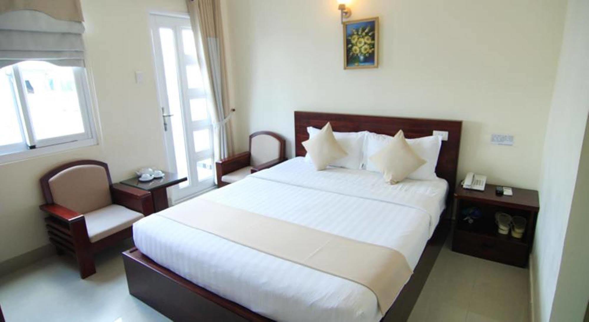 Oyo 438 Small Bay Hotel Cidade de Ho Chi Minh Exterior foto